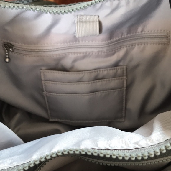 Baggalini grey adjustable strap handbag - Picture 3 of 5